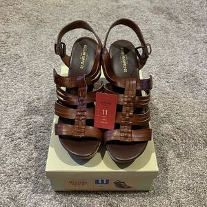 Women’s cognac sandals